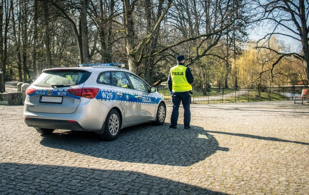 Jak policyjna interwencja w Piasecznie uratowała kobiecie życie